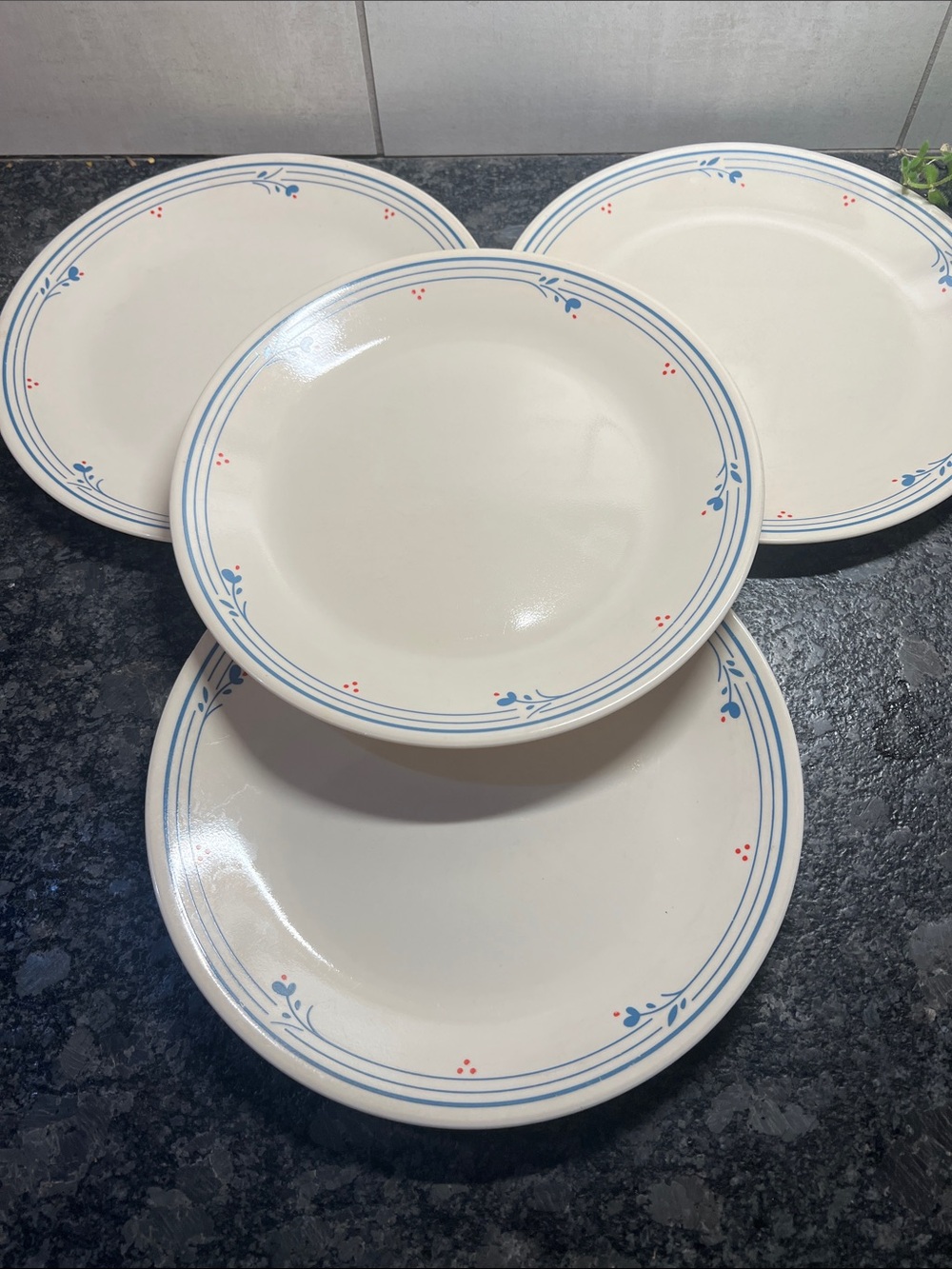 Corelle COUNTRY VIOLETS Dinner Plates 1980’s.  Discontinued.